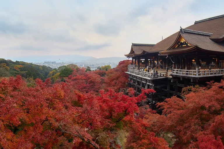 Kyoto Kiyomizu-dera tapınağı ve şehir manzarası