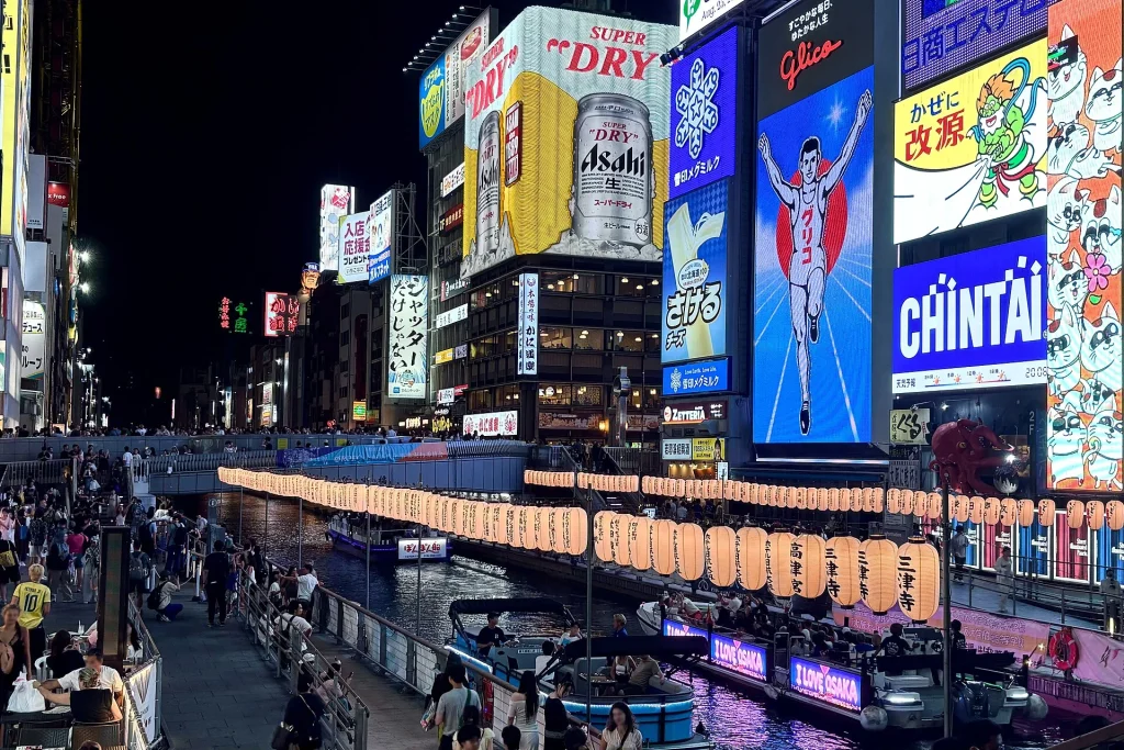 Osaka Dotonbori yoru – Wikimedia Commons, CC0