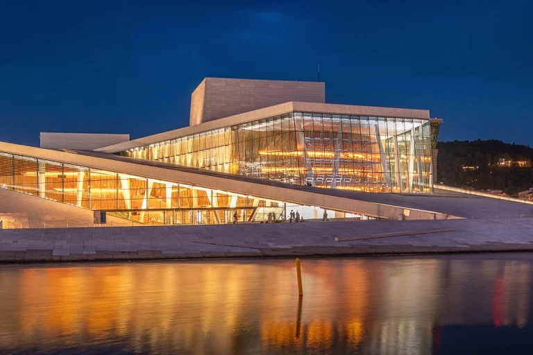 Oslo Opera Binası
